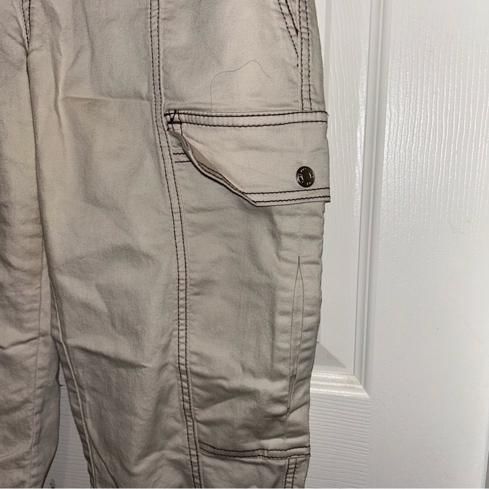 Blue Savvy tan cargo pants, size 9, loose fit with carpenter pockets!